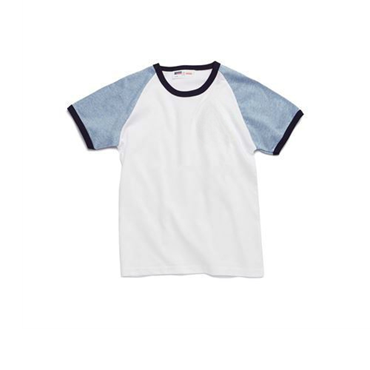 Immagine di T-shirt bianca e azzurra